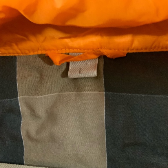 COPY - mens burberry size large orange vest . authentic Burberry - Picture 4 of 6
